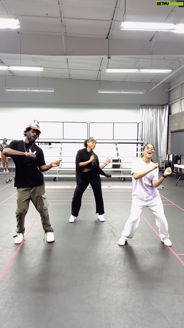 Alicia Keys Instagram - Bringing that NEW energy to the KEYS to the summer tour starting next week!! You wanna learn this with me? Can’t wait to see u! This whole show is crazier then I’ve EVERRR done!!!!🤯🤯🤯