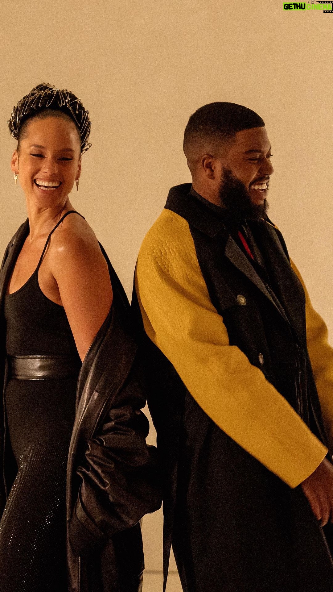Alicia Keys Instagram - Taking a moment to say THANK YOU!!!!!! Come for Me is #1 2 weeks in a row!!!! BIG LOVE !!!! ππ Letβs keep running it up. βLook me in the eye, know you know the vibeβ ππThis song is super special with my brothers @Iamluckydaye and @Thegr8khalid! Big love to @mikewillmadeit @therealflowdistribution @anntasticlv @sylvia.zakhary @singjlee π₯π₯π₯π₯π₯π₯π₯π₯π₯π₯