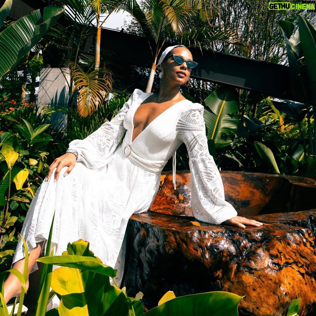 Alicia Keys Instagram - Taking up space Appreciating each new day✨✨✨