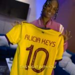 Alicia Keys Instagram – This tour throughout Latin America has been one of the most life powerful moments of my life!!

Brazil!! Chile!! Argentina!!!! Colombia!!! Mexico!!!! 

It felt like coming home after being gone too long. You are my sisters, my brothers, and my most intimate friends. You made it clear that we share an important part of each others lives and I cannot tell you enough how you have touched my soul!! 

This was PURE! REAL! RAW love and energy!!!

To all my sisters that came out to support me and create the magic with me @iza, @cazzu , @anatijoux, @karolg , @angela_aguilar_ you are so talented, special and powerful! 

To my team, you make everything happen on the road!! On and off stage!! You are an anchor for me! Thank you for being tremendous  @anntasticlv @anaklara8 @currs @marcoshermes @jasonbolden @johnmumblo @ladysoulfly @krishtakeover @ree_knee @originisorigin @norelleiam @curtchambers @gbeats @mrklynik @dammothegreat @bgills59 @lalasanchezj @jasonmilner92 ✨✨✨✨

Everything means nothing if I ain’t got YOU! 

With endless love,
AK
