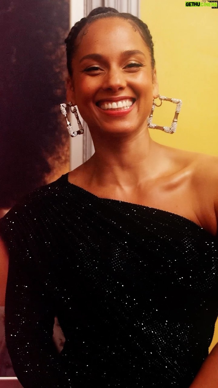 Alicia Keys Instagram - Creating this re-imagined orchestral version of If I Ain’t Got You with with an all female of color orchestra is MIND BLOWING!! 🤯🤯🤯🤯🤯 Wait until you hear this!!!! Check my story. May 8th we got something special for you! 👑✨#QueenCharlotte