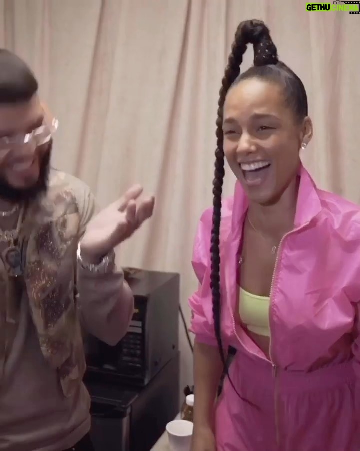 Alicia Keys Instagram - Latin America Alicia + Keys World tour starts next week! ahhhhhh!!! I’m so excited!! Y’all are giving me that ENERGY!!! I can’t wait to be with you again. I’ve been practicing my Spanish. Who can help me learn some Portuguese? 😘💜