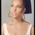 Alicia Keys Instagram – How I feel about my Keys To The Summer tour tickets being on sale NOW 🗝️☀️☀️☀️😘🥰😉

Working on my set list, any requests?