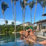 Alicia Keys Instagram - Balance. Working on balance. I’m gonna give EVERYTHING to The Keys to the Summer Tour. But before that, a little time for me and those I love the most…..😍😍😍🌈🌈🌈🦋🦋🦋#FSPuntaMita R u good at finding balance? Four Seasons Resort Punta Mita, Mexico