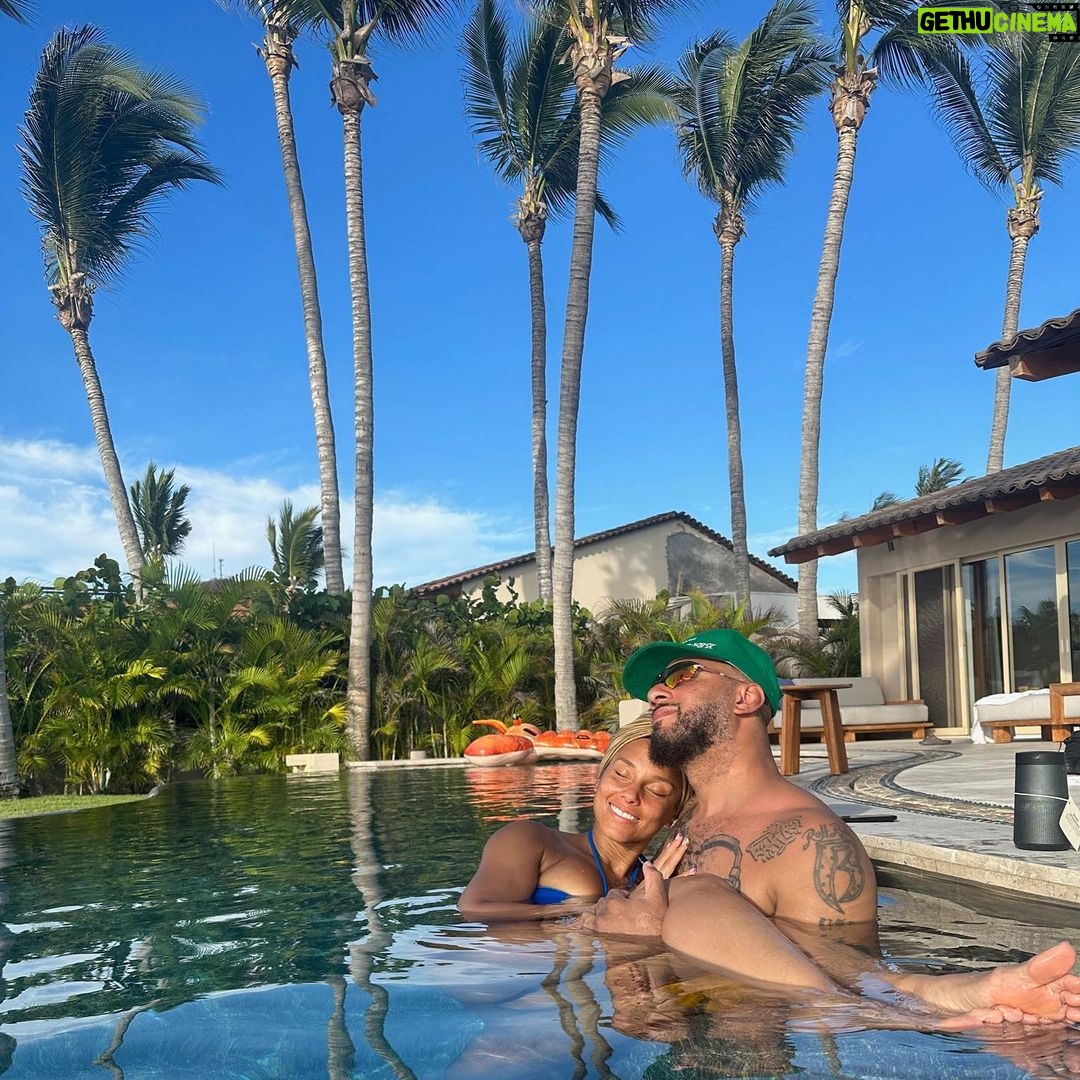 Alicia Keys Instagram - Balance. Working on balance. Iβm gonna give EVERYTHING to The Keys to the Summer Tour. But before that, a little time for me and those I love the mostβ¦..πππππππ¦π¦π¦#FSPuntaMita R u good at finding balance? Four Seasons Resort Punta Mita, Mexico