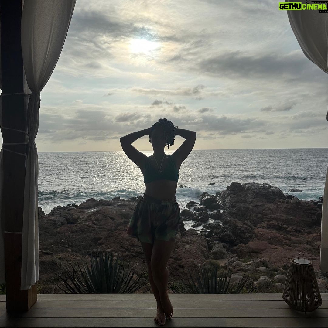 Alicia Keys Instagram - Balance. Working on balance. Iβm gonna give EVERYTHING to The Keys to the Summer Tour. But before that, a little time for me and those I love the mostβ¦..πππππππ¦π¦π¦#FSPuntaMita R u good at finding balance? Four Seasons Resort Punta Mita, Mexico