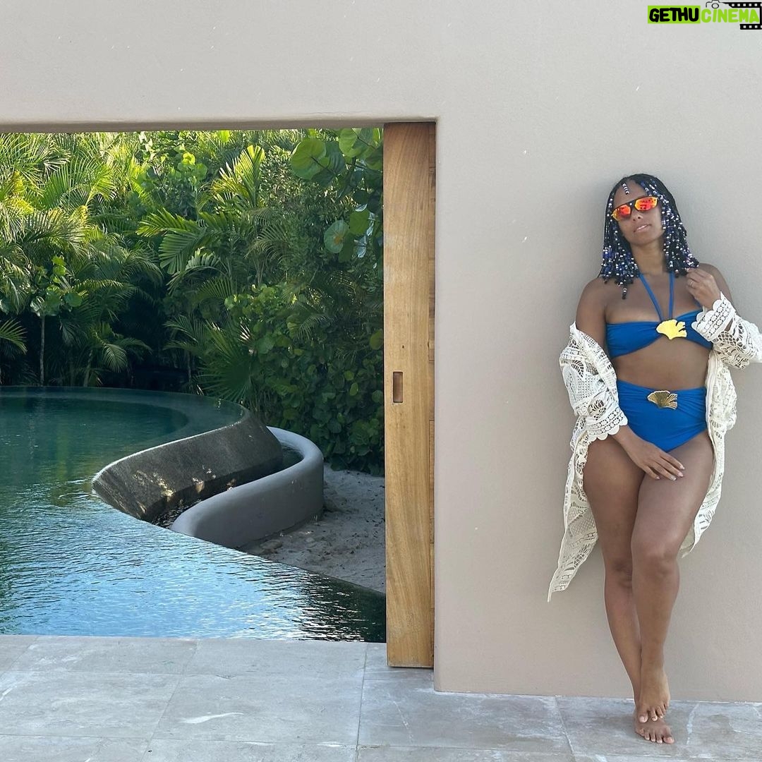 Alicia Keys Instagram - Balance. Working on balance. Iβm gonna give EVERYTHING to The Keys to the Summer Tour. But before that, a little time for me and those I love the mostβ¦..πππππππ¦π¦π¦#FSPuntaMita R u good at finding balance? Four Seasons Resort Punta Mita, Mexico