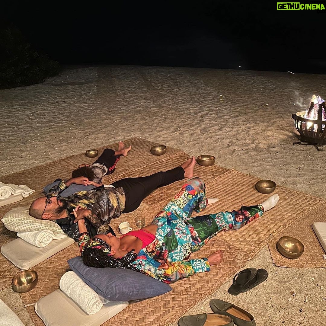 Alicia Keys Instagram - Balance. Working on balance. Iβm gonna give EVERYTHING to The Keys to the Summer Tour. But before that, a little time for me and those I love the mostβ¦..πππππππ¦π¦π¦#FSPuntaMita R u good at finding balance? Four Seasons Resort Punta Mita, Mexico