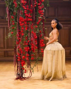 Alicia Keys Instagram - Some people need 3 dozen roses 
and that’s the only way to prove u love them 🌹✨#QueenCharlotte
