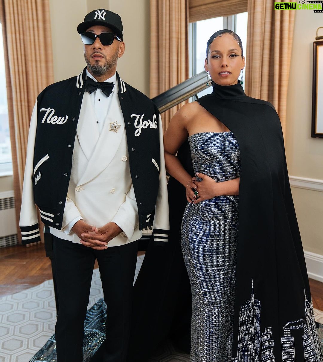 Alicia Keys Instagram - Been holding this incredible news close to the chest!! Now, it’s our pleasure to officially announce GIANTS: Art from the Dean Collection of Swizz Beatz and Alicia Keys opening on February 10 @brooklynmuseum! Tickets to #GiantsBkM available now!!!!!! A MUST SEE SHOW. Link in bio💥💥💥 Let’s get 2024 started!!💜 A BIG special thank you to all the GIANTS in the show!!! @TheDeanCollection @asherald @anamibia #BarkleyHendricks #DeanaLawson @rdeborah191 @derrickadamsny @dj_koolherc #EbonyGPatterson #ErnieBarnes @esthermahlanguart #FridaOrupabo @gordonparksfoundation @hankwillisthomas @hassanhajjaj_larache @chinatowntaylor @jamelshabazz @jarvisboyland @basquiatofficial @jlagarrigue @jordanmcasteel @kehindewiley @kennedyyanko @kwamebphoto @lornasimpson @lynetteyiadomboakye #MalickSidibe #MelekoMokgosi @mickalenethomas @nickcaveart @ninachanel @odiliodita #QualeashaWood @radcliffebaileyjr @studio_voltaphoto #TitusKaphar #ToyinOjihOdutola @tschabalalaself #VaughnSpann #zohraopoku