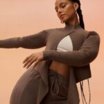 Alicia Keys Instagram – IT’S HERE✨My latest collab with @Athleta just dropped and it’s soooo freshhhhh!!! 😍

This collection is all about freedom, newness, space to think, move and be YOU —it’s a brand new year, so give yourself a bold new start🔥🔥🔥

Tap to shop. #PowerofShe #AthletaXKeys