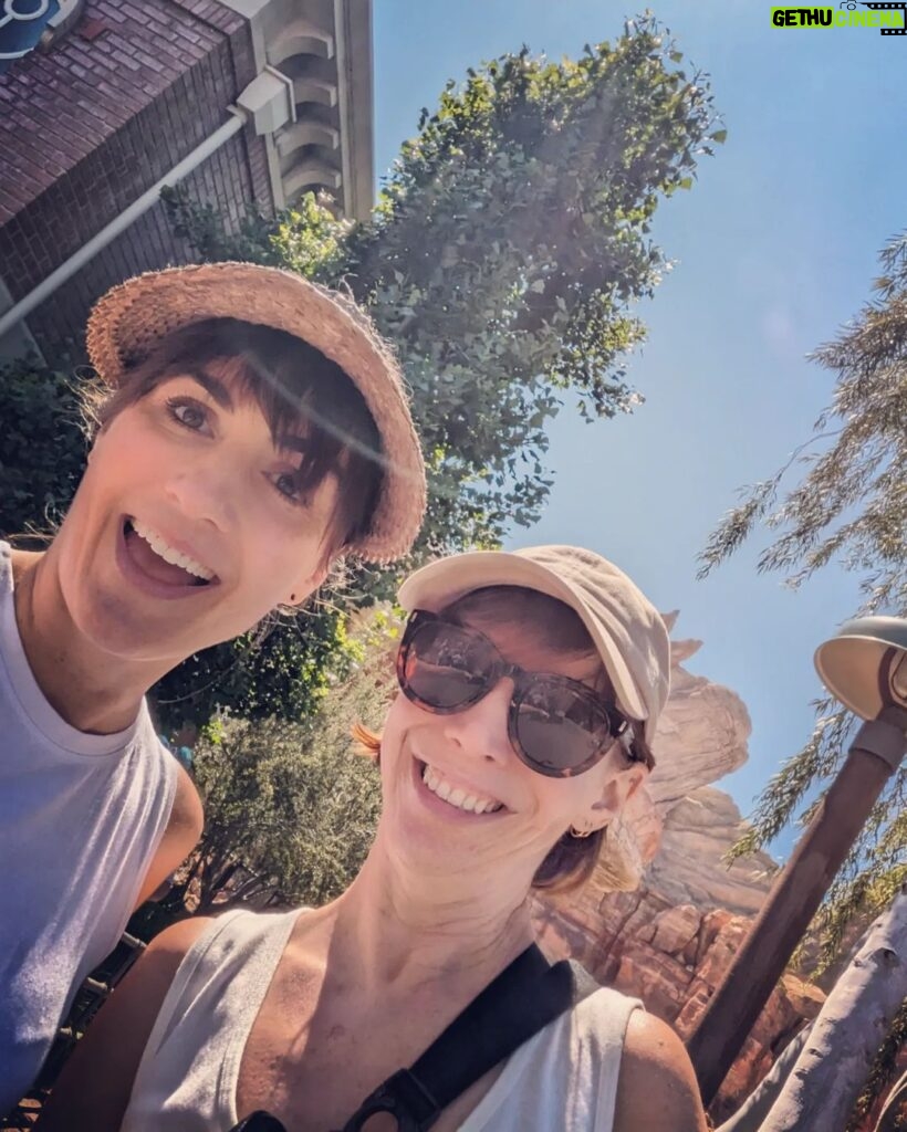 Alison Haislip Instagram - "I could do this all...DAAAAAAAYYYYY!" And we did! Had a very Disney 4th of July with @femailbox. Great times, great rides, great drinks. Thanks for holding my hand, Liz! #disneyland #4thofjuly #rogersthemusical