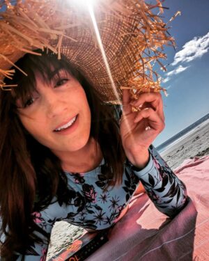 Alison Haislip Instagram - One more day at the beach. One more day for a giant hat.

#gianthat