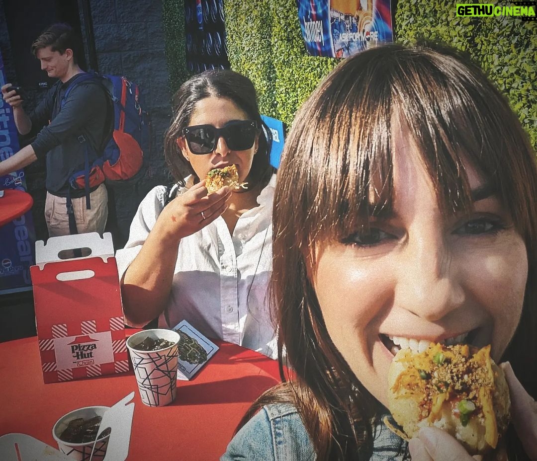Alison Haislip Instagram - If there's anything @jenniferficarra and I love to do, it's EAT. Thanks for the invite to #chainfest, @pizzahut!
