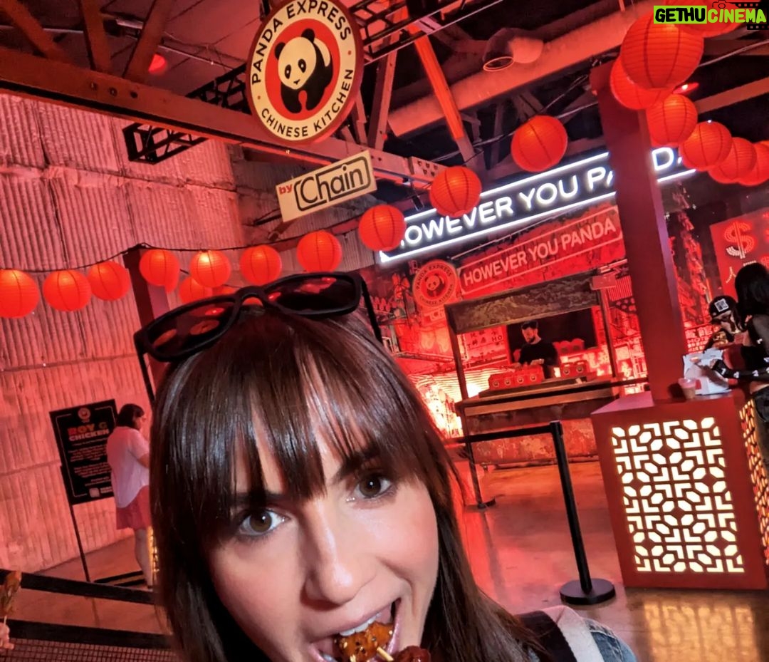 Alison Haislip Instagram - If there's anything @jenniferficarra and I love to do, it's EAT. Thanks for the invite to #chainfest, @pizzahut!