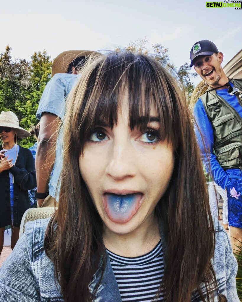 Alison Haislip Instagram - #tbt to a day when it was actually sunny in LA, I ate something very blue, and @osbornjason completed the perfect photo bomb. ☀️💙💣