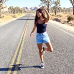Alizée Williot Instagram - Joshua Tree, un de mes meilleurs moments de ce road trip. Perdue dans cette immensité. Il n’y a rien de plus beau et de plus apaisant, que ce que nous offre la nature. Joshua Tree, California