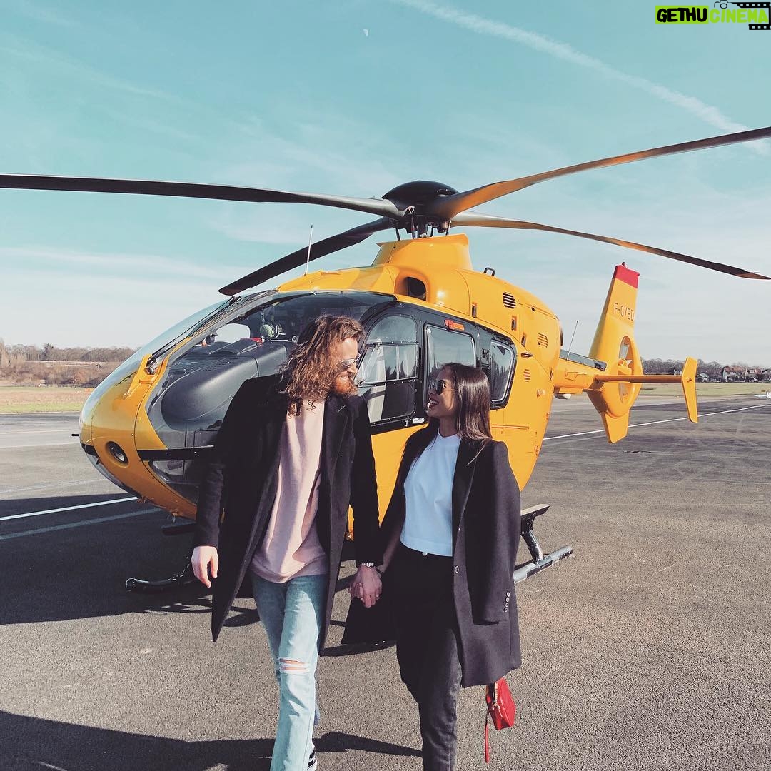 Alizée Williot Instagram - Un moment juste extraordinaire ❤️ @helipass Paris, France