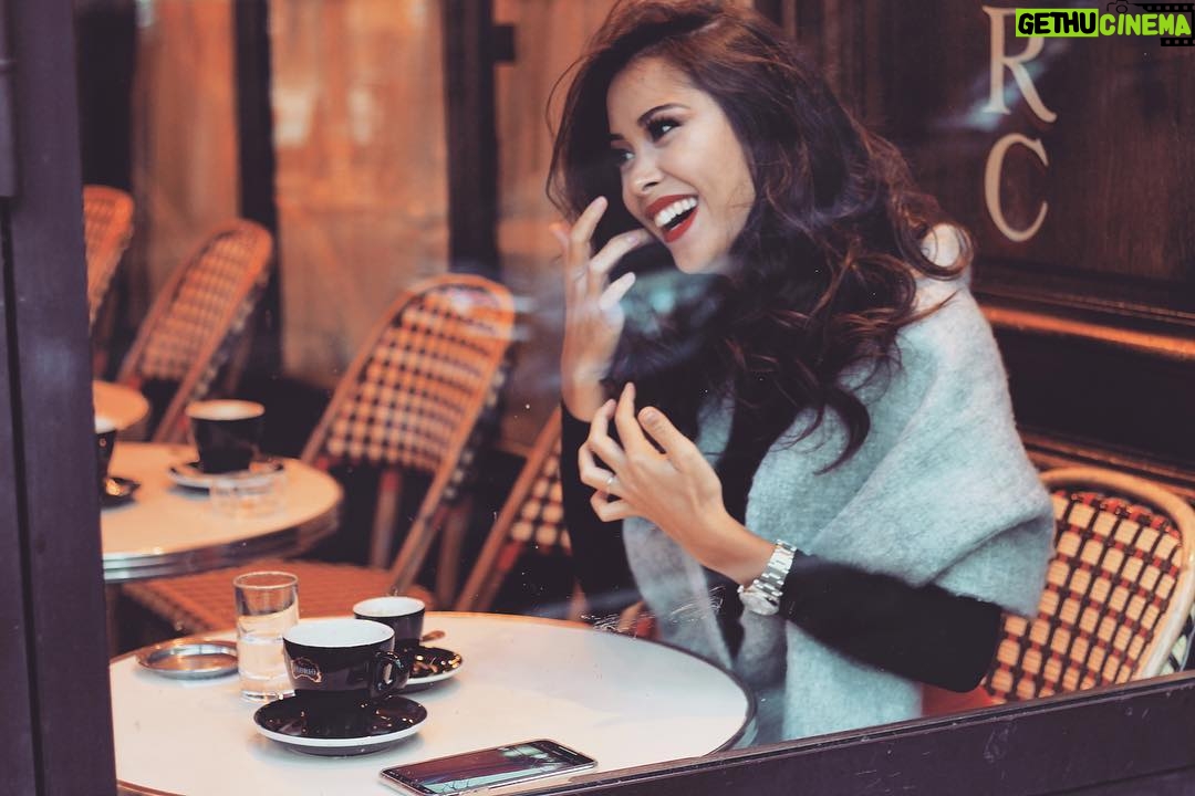 Alizée Williot Instagram - « Ouvrir la porte, ouvrir les yeux, ouvrir les bras, le bonheur est partout pour peu que l’on sache l’accueillir. » ❤️ Catherine Rambert. Photo @irishumbert_photography make up @itsaito Le Bistrot du Parc