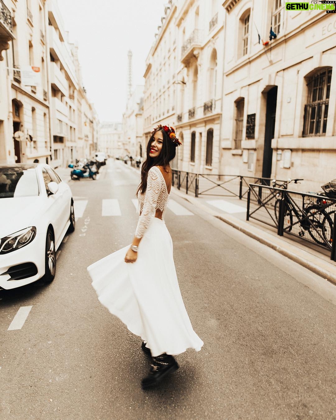 Alizée Williot Instagram - Voilààà finiiii ! Plus de photos de robe blanche ☺️ Excellent week-end à vous. Nous demain on teste une nouvelle adresse comme d’hab on se tient au jus 😉zooob Paris, France