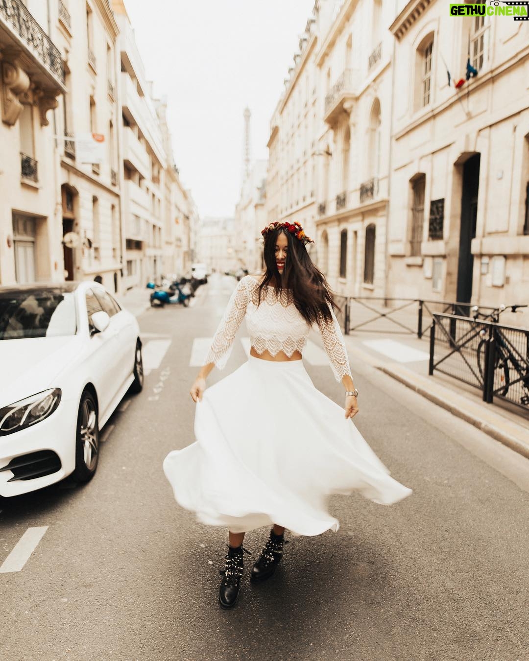 Alizée Williot Instagram - Voilààà finiiii ! Plus de photos de robe blanche ☺️ Excellent week-end à vous. Nous demain on teste une nouvelle adresse comme d’hab on se tient au jus 😉zooob Paris, France