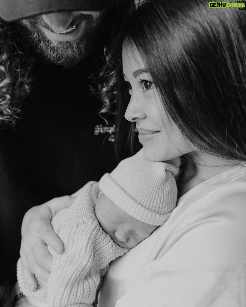 Alizée Williot Instagram - Notre deuxième petite merveille Soa-Li est née ❤️ Nous sommes si heureux et encore sur notre petit nuage… merci la vie. #6decembre2021 📷 @olivia__poirier