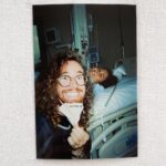 Alizée Williot Instagram – Meilleure idée du siècle d’avoir immortalisé ses 3 premiers mois avec un Kodak ! J’aime trop ce genre de photos ❤️ Maxime me dit que sur la 4ème je ressemble à une adolescente de 15 ans qui vient se faire opérer de l’appendicite mdrrr et vous quelle est votre photo préférée ?