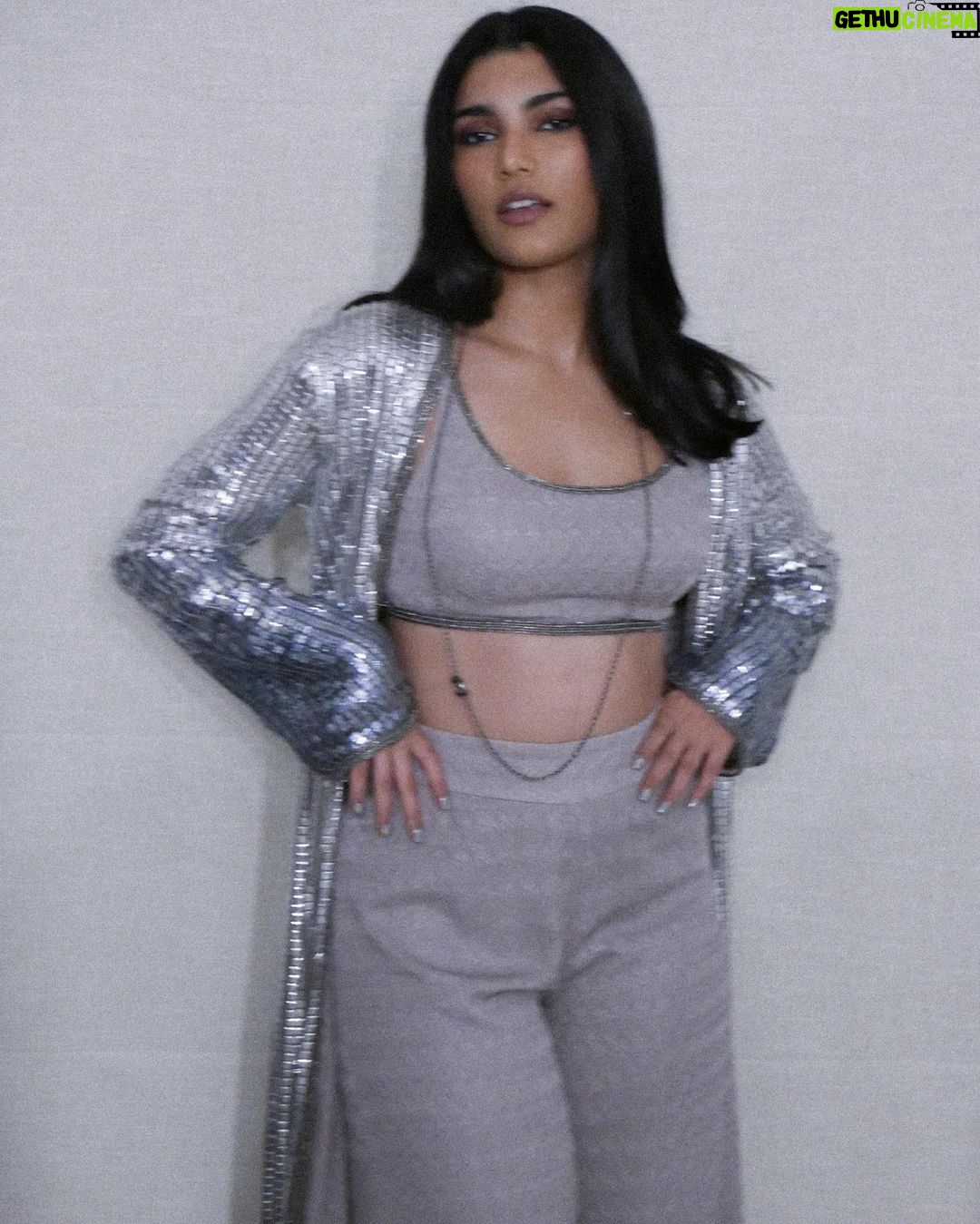 Alizeh Agnihotri Instagram - spacey 🛸