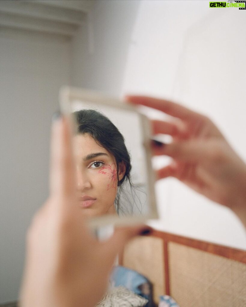 Alizeh Agnihotri Instagram - reflecting 🪩