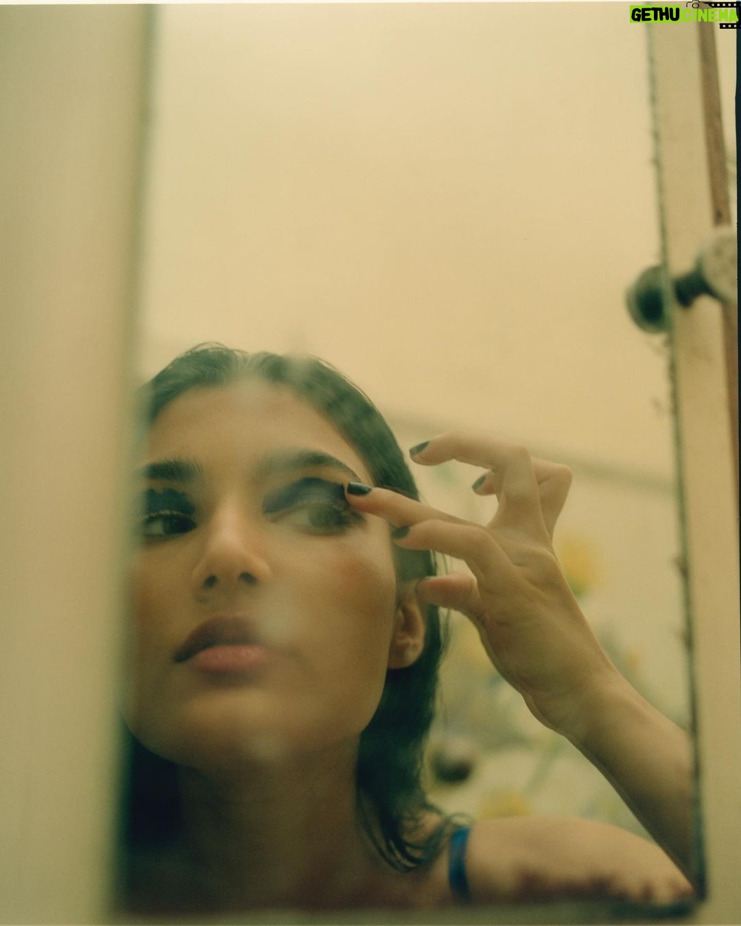 Alizeh Agnihotri Instagram - reflecting 🪩