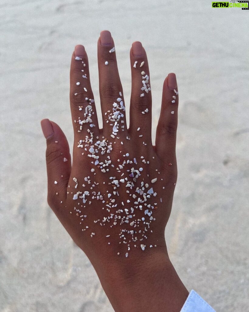 Alizeh Agnihotri Instagram - i’m a beach
