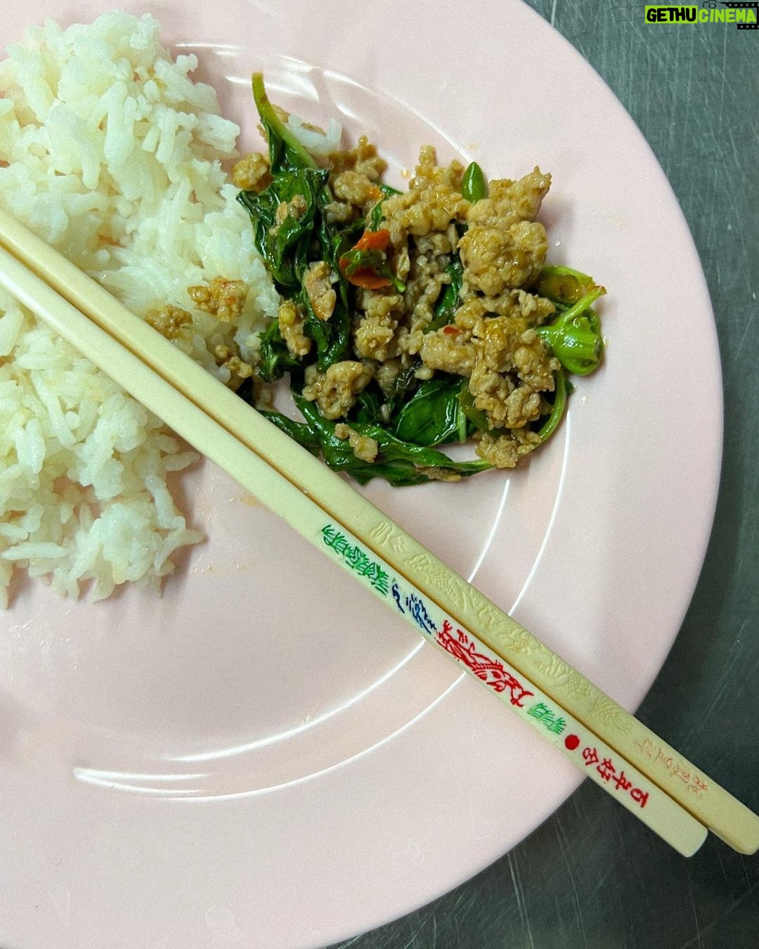 Alizeh Agnihotri Instagram - kap khun खाओ 🥢