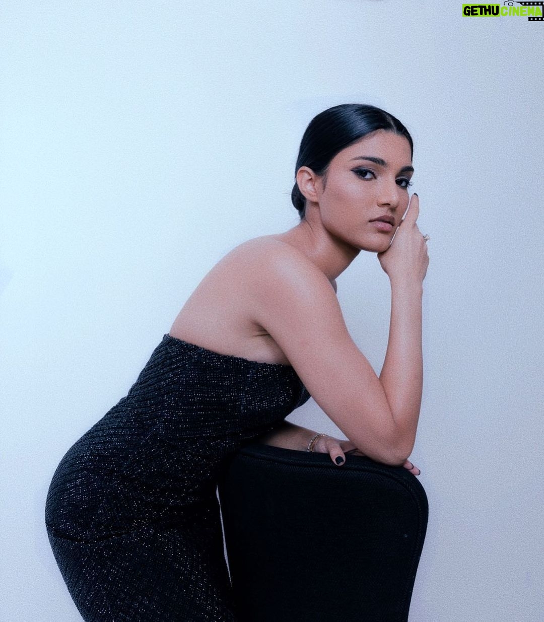 Alizeh Agnihotri Instagram - peacocking 🦚