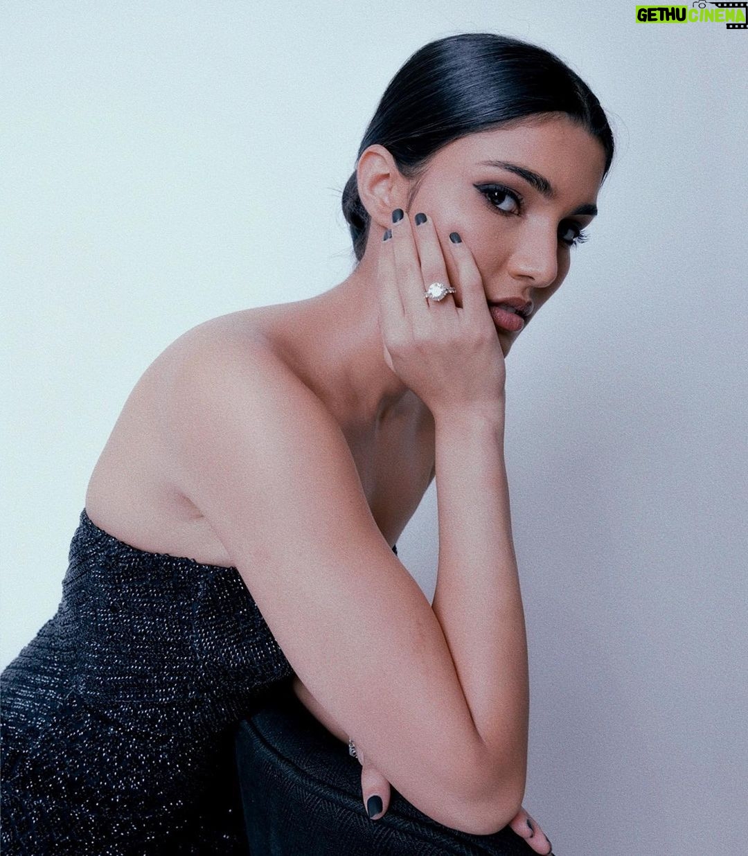 Alizeh Agnihotri Instagram - peacocking 🦚