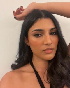 Alizeh Agnihotri Instagram - 🖤