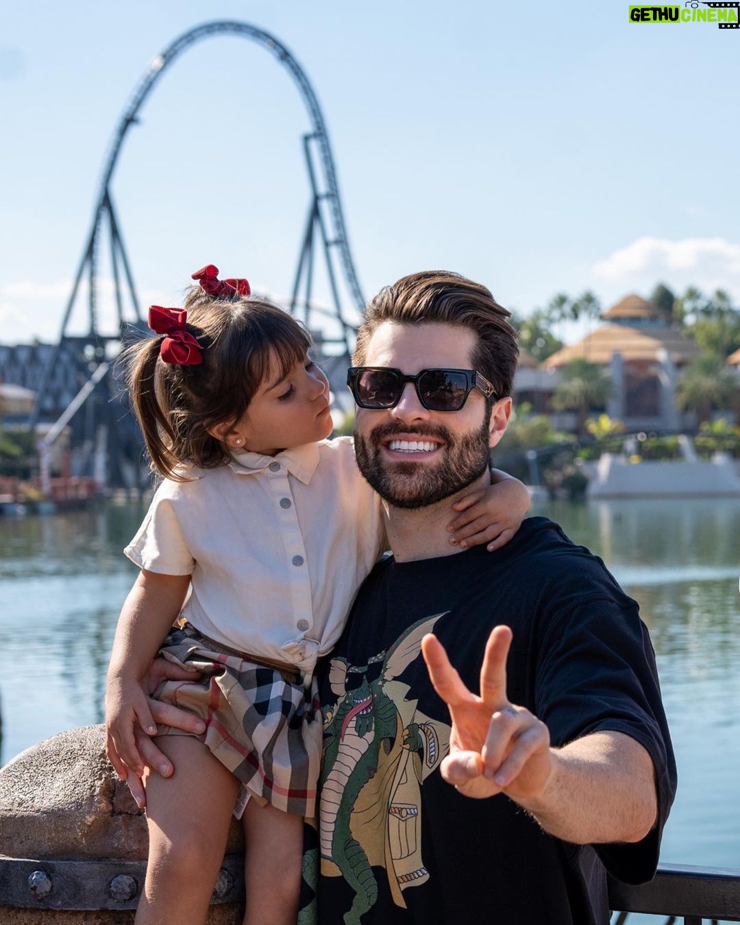 Alok Instagram - Holidays in family ♥️♥️♥️ @universaldestinationsbrasil