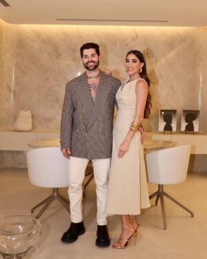 Alok Instagram - Seu sonho é o meu também! 
Inauguração da @clinica.romana Que Deus te abençoe meu amor! Muito orgulhoso de você ❤️ 

Opening of @clinica.romana God bless you, my love! So proud of you ❤️