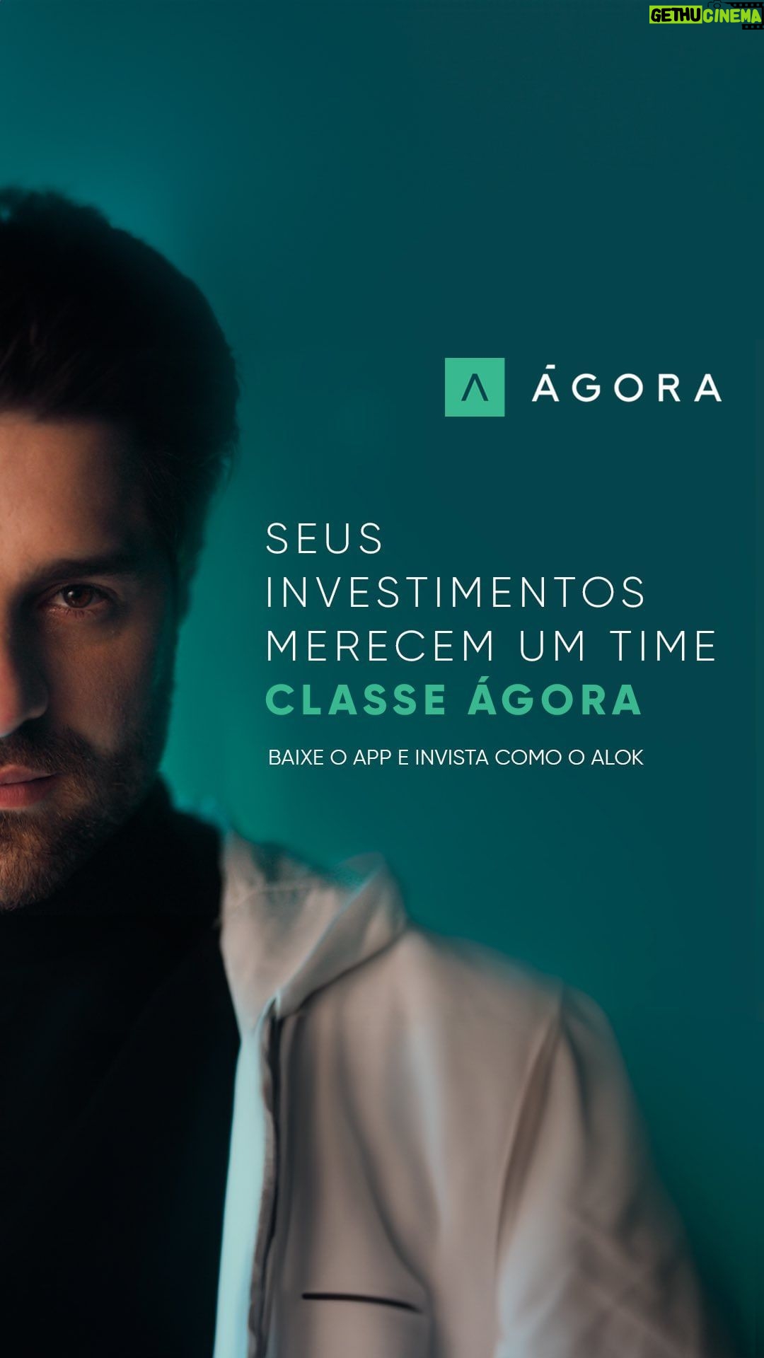 Alok Instagram - Para chegar mais longe, conto sempre com os melhores do meu lado. Enquanto invisto na minha carreira, o time Classe Ágora cuida dos meus investimentos financeiros. Com a Ágora, eu tenho uma assessoria personalizada que apresenta os investimentos que sintonizam com o meu perfil. E você pode ter também! Baixe o app da Ágora e comece a investir. #PraTodosVerem: Alok sai do camarim, junto de dois assessores, e caminha em um corredor. Mostra um close up do rosto de Alok e a chamada “Ágora e Alok”. Ele se apresenta em um show para uma multidão com a lanterna do celular ligada. A câmera passeia pela sua pickup, mostrando detalhes dos botões. Em formato de selfie, Alok segura a câmera e sorri. Ele, junto de um técnico, ajusta a mesa de som e luz para acender o palco. Alok conversa com a equipe. Ele aparece conversando por chamada de vídeo com uma assessora de finanças. Enquanto Alok conversa com a equipe no palco, aparece a tela de um celular com o app aberto mostrando os tipos de investimentos disponíveis e informações de mercado. Alok aparece de novo no palco fazendo um show. Finaliza com o logo da Ágora e a assinatura “a sua casa de investimentos”. #ÁgoraInvestimentos #ClasseÁgora #Alok