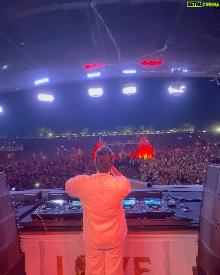Alok Instagram - Obrigado por ontem! Vocês tem todo o meu amor e respeito. É o que o mundo precisa. 🤍 You guys have my respect and love. That’s what the world needs. Thanks @tomorrowland @tomorrowlandbrasil ❤️ Tomorrowland Brasil