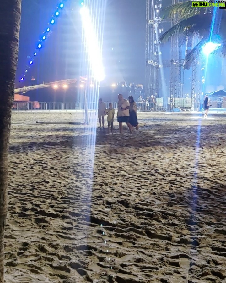 Alok Instagram - Deslize a tela para + infos 👉🏼 With over 900 police officers on the streets, Alok's "Show of the Century" will have a strong security setup with 20 watchtowers and 16 checkpoint areas for bag checks with metal detectors spread across Copacabana. There will be: 900 police officers; 20 observation towers; 43 vehicles; 4 tents and 5 all-terrain vehicles on the sand strip; Special group performances, such as BPChoque, BPTur, actions with dogs, and mounted police; 7 fixed cabins; Aerial Mobile Group (GAM) action in monitoring with drones. Idealizado e produzido por SRCOM, o “Show do Século” (em comemoração aos 100 anos do @belmondcopacabanapalace e aniversário do Alok) é apresentado pela @gwmbrasil e conta com o patrocínio de Ágora Investimentos, Vivo, Diamond Cars e Secretaria de Cultura e Economia Criativa do Estado do Rio de Janeiro, através da Lei Estadual de Incentivo à Cultura. Apoio institucional de Copacabana Palace A Belmond Hotel, RioTur, Prefeitura do Rio, TurisRio e Secretaria de Estado de Turismo do Rio de Janeiro. A 2W Ecobank é a parceira de sustentabilidade e as rádios oficiais do evento são Mix Rio FM e Rádio Globo 98,1 FM. O esquema de segurança será semelhante ao do réveillon do Rio de Janeiro. 26 de agosto, das 20 às 22 horas na praia de Copacabana. Transmissão ao vivo pelo @globoplay e @multishow, com melhores momentos na @tvglobo após Jungle Fight. Vídeos: @lucianoalma @eusilvialeticiamakeup @jose_bouzon.rio @jacksonbraga1 @danicr10 @f.ferreira__ @stefanoguidaperdigao Obs.: Apenas a primeira imagem em português é do Jornal Extra. A segunda imagem foi produzida com informações oficiais dos órgãos de segurança pública. Copacabana, Rio de Janeiro