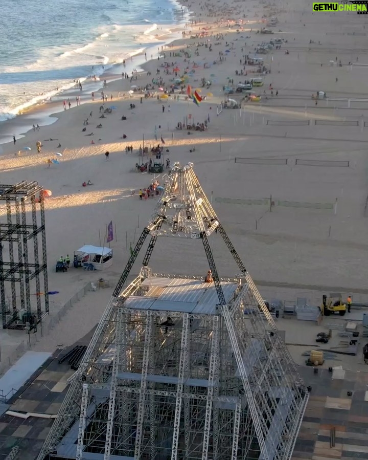 Alok Instagram - Loading… 26/08… Rio de Janeiro… The pyramid is rising. My biggest show ever is about to take place open to public in the sands of Copacabana with the celebrarion of the century of @belmondcopacabanapalace FALTAM 7 DIAS! Vamos celebrar juntos na praia de Copacabana no próximo Sábado. Início do show às 20h e término às 22h! Evento gratuito. ❕Transmissão ao vivo pelo Multishow e Globoplay, e melhores momentos na Globo (aberta) após o Jungle Fight! Idealizado e produzido pela SRCOM, o Show do Século é apresentado pela GWM Brasil e conta com o patrocínio de Ágora Investimentos, Diamond Cars e Secretaria de Cultura e Economia Criativa do Estado do Rio de Janeiro, através da Lei Estadual de Incentivo à Cultura. Apoio institucional de Copacabana Palace A Belmond Hotel, RioTur, Prefeitura do Rio, TurisRio e Secretaria de Estado de Turismo do Rio de Janeiro. A 2W Ecobank é a parceira de sustentabilidade e as rádios oficiais do evento são Mix Rio FM e Rádio Globo 98,1 FM. 📷 @victoraune Praia de Copacabana - Rio de Janeiro