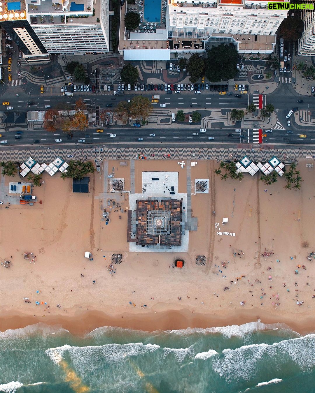 Alok Instagram - Loading… 26/08… Rio de Janeiro… The pyramid is rising. My biggest show ever is about to take place open to public in the sands of Copacabana with the celebrarion of the century of @belmondcopacabanapalace FALTAM 7 DIAS! Vamos celebrar juntos na praia de Copacabana no próximo Sábado. Início do show às 20h e término às 22h! Evento gratuito. ❕Transmissão ao vivo pelo Multishow e Globoplay, e melhores momentos na Globo (aberta) após o Jungle Fight! Idealizado e produzido pela SRCOM, o Show do Século é apresentado pela GWM Brasil e conta com o patrocínio de Ágora Investimentos, Diamond Cars e Secretaria de Cultura e Economia Criativa do Estado do Rio de Janeiro, através da Lei Estadual de Incentivo à Cultura. Apoio institucional de Copacabana Palace A Belmond Hotel, RioTur, Prefeitura do Rio, TurisRio e Secretaria de Estado de Turismo do Rio de Janeiro. A 2W Ecobank é a parceira de sustentabilidade e as rádios oficiais do evento são Mix Rio FM e Rádio Globo 98,1 FM. 📷 @victoraune Praia de Copacabana - Rio de Janeiro