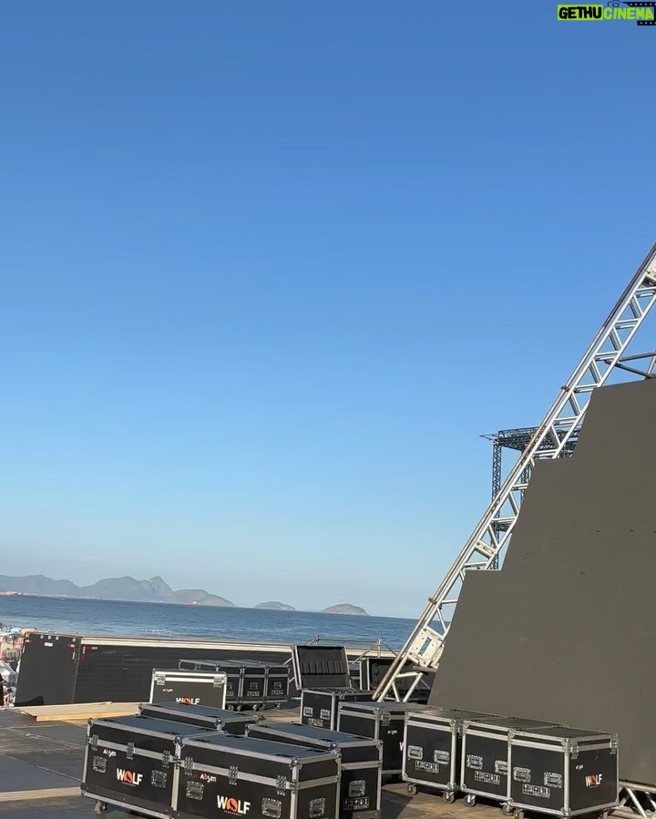 Alok Instagram - Loading… 26/08… Rio de Janeiro… The pyramid is rising. My biggest show ever is about to take place open to public in the sands of Copacabana with the celebrarion of the century of @belmondcopacabanapalace FALTAM 7 DIAS! Vamos celebrar juntos na praia de Copacabana no próximo Sábado. Início do show às 20h e término às 22h! Evento gratuito. ❕Transmissão ao vivo pelo Multishow e Globoplay, e melhores momentos na Globo (aberta) após o Jungle Fight! Idealizado e produzido pela SRCOM, o Show do Século é apresentado pela GWM Brasil e conta com o patrocínio de Ágora Investimentos, Diamond Cars e Secretaria de Cultura e Economia Criativa do Estado do Rio de Janeiro, através da Lei Estadual de Incentivo à Cultura. Apoio institucional de Copacabana Palace A Belmond Hotel, RioTur, Prefeitura do Rio, TurisRio e Secretaria de Estado de Turismo do Rio de Janeiro. A 2W Ecobank é a parceira de sustentabilidade e as rádios oficiais do evento são Mix Rio FM e Rádio Globo 98,1 FM. 📷 @victoraune Praia de Copacabana - Rio de Janeiro
