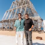 Alok Instagram - DIA 26 DE AGOSTO, GRATUITAMENTE, EM COPACABANA! Uma pirâmide gigante de quase 30 metros de altura e centenas de painéis de LED interagindo com lasers e luzes como você nunca viu! Ainda teremos um show de drones, uma bateria com 120 integrantes das 12 escolas de samba do grupo especial e um encerramento emocionante com a queima de fogos! Queria contar tudo, mas não posso. 😄 Espero vocês no dia 26 de agosto, às 20 horas no SHOW DO SÉCULO em Copacabana, no Rio de Janeiro! EVENTO GRATUITO. #100anosdocopa E quem não puder ir, poderá acompanhar ao vivo pelo @multishow e @globoplay! A massive pyramid nearly 30 meters tall and hundreds of LED panels interacting with lasers and lights like you've never seen before! We'll also have a drone show, samba, and a heartwarming finale with fireworks. I'd love to tell you all the details, but I can't. So, see you on August 26th at the SHOW OF THE CENTURY on Copacabana Beach, in Rio de Janeiro, Brazil. 📸: @alissondmphoto 🎥: @jao.storch Idealizado e produzido pela SRCOM, o Show do Século é apresentado pela GWM Brasil com o patrocínio de Ágora Investimentos, Diamond Cars e Vivo. Apoio institucional de Copacabana Palace, A Belmond Hotel, RioTur, Prefeitura do Rio, TurisRio e Secretaria de Estado de Turismo do Rio de Janeiro. A 2W Ecobank é a parceira de sustentabilidade e as rádios oficiais do evento são Mix Rio FM e Rádio Globo 98,1 FM. Transmissão oficial: TV Globo, Multishow e Globoplay Copacabana Beach, Rio De Janeiro