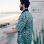 Alok Instagram - DIA 26 DE AGOSTO, GRATUITAMENTE, EM COPACABANA! Uma pirâmide gigante de quase 30 metros de altura e centenas de painéis de LED interagindo com lasers e luzes como você nunca viu! Ainda teremos um show de drones, uma bateria com 120 integrantes das 12 escolas de samba do grupo especial e um encerramento emocionante com a queima de fogos! Queria contar tudo, mas não posso. 😄 Espero vocês no dia 26 de agosto, às 20 horas no SHOW DO SÉCULO em Copacabana, no Rio de Janeiro! EVENTO GRATUITO. #100anosdocopa E quem não puder ir, poderá acompanhar ao vivo pelo @multishow e @globoplay! A massive pyramid nearly 30 meters tall and hundreds of LED panels interacting with lasers and lights like you've never seen before! We'll also have a drone show, samba, and a heartwarming finale with fireworks. I'd love to tell you all the details, but I can't. So, see you on August 26th at the SHOW OF THE CENTURY on Copacabana Beach, in Rio de Janeiro, Brazil. 📸: @alissondmphoto 🎥: @jao.storch Idealizado e produzido pela SRCOM, o Show do Século é apresentado pela GWM Brasil com o patrocínio de Ágora Investimentos, Diamond Cars e Vivo. Apoio institucional de Copacabana Palace, A Belmond Hotel, RioTur, Prefeitura do Rio, TurisRio e Secretaria de Estado de Turismo do Rio de Janeiro. A 2W Ecobank é a parceira de sustentabilidade e as rádios oficiais do evento são Mix Rio FM e Rádio Globo 98,1 FM. Transmissão oficial: TV Globo, Multishow e Globoplay Copacabana Beach, Rio De Janeiro