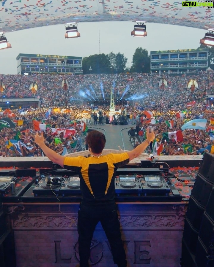 Alok Instagram - Tomorrowland 2024, see you there! Remembering some magical moments from 2023 playing the mainstage in Belgium, being part of the official documentary and closing the Brazilian edition ❤️ Partiu Bélgica? @tomorrowland 2024 confirmado