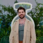 Alok Instagram - Eu respondi ao chamado do Boticário para conhecer o “Extinto”: a primeira fragrância do Boticário que não será vendida, inspirada no cheiro da Baía de Guanabara antes de ser poluída. Um alerta para a importância do descarte correto dos nossos resíduos. Foi uma oportunidade única para conhecer a atuação da empresa no cuidado com a Baía de Guanabara, junto à Fundação Grupo Boticário, e sobre as políticas de sustentabilidade da marca, incluindo o Boti recicla, o programa de logística reversa que recebe embalagens de cosméticos de qualquer marca nas lojas O Boticário. Você também pode responder a esse chamado fazendo a sua parte. #NãoDeixeSerExtinto #Publi