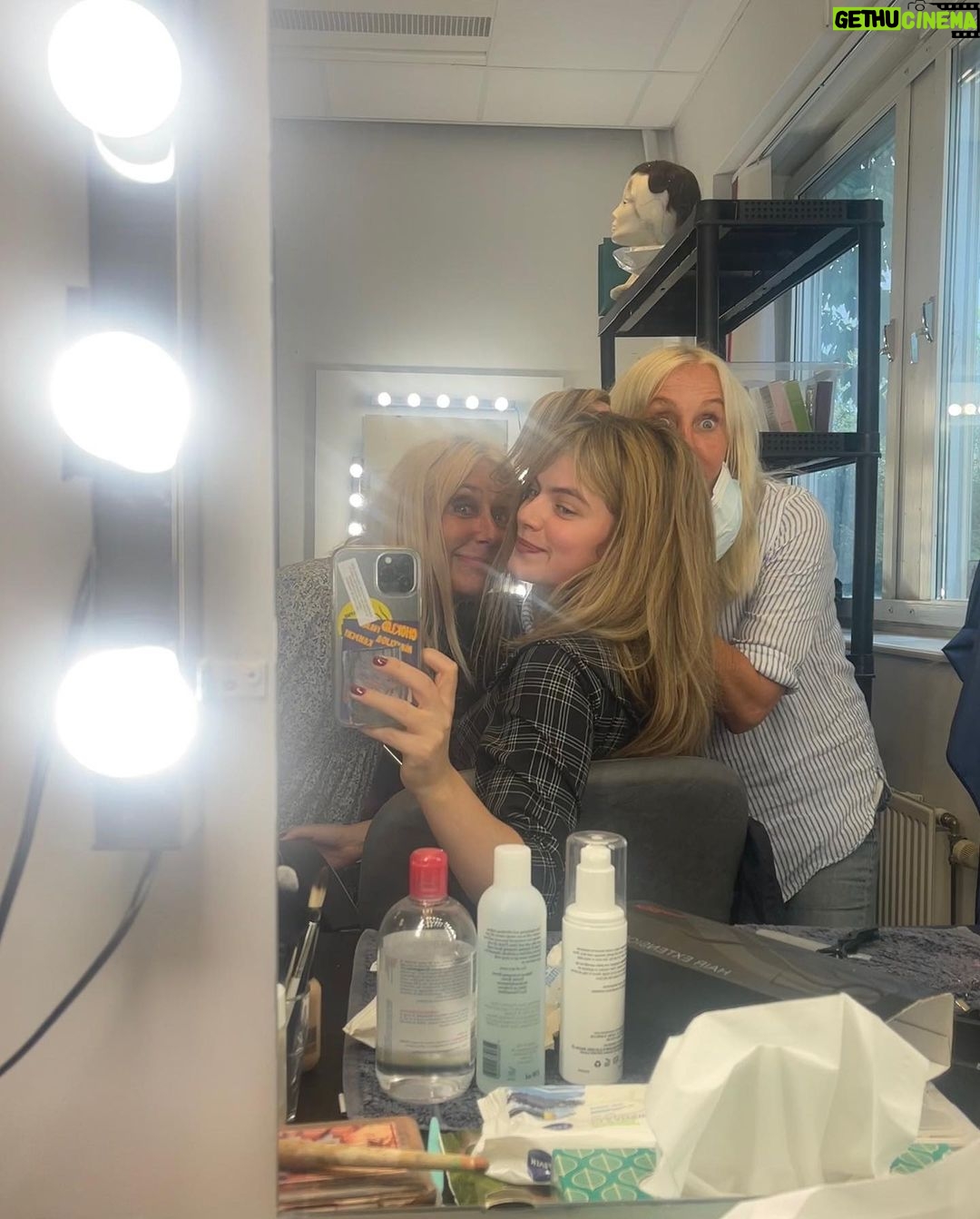 Alva Bratt - 4.9K Likes - alldeles lycklig av alla fina ord från er som har tittat 🧚♂️♥️ <~~~> tack igen till ett fantastiskt gäng, här är några ~
@amandaadolfsson_director @frida_asp123 @fatimavarhos @camilla_ahlgren @forsman.forsman @ragnaj @igamikler @mackiable @madeleinethorcostumedesign @claralla @mwbyemma @clarabergquist @p.cabbe @aliciaeichenholz @biancakuylenstierna @dominika.newelska @esmalda @maggiewidstrand @coj_casting @wilfen @nikivalinger @sofusforssell @linnealrsson @carolinnfranklin @fanni_metelius @sarah_p_nicastro @aspvarhos @jangfeldt @maxulveson @carsten_bjornlund @letitiawardact @nicoleberki @christiankaktus @hannesalin 🪻
