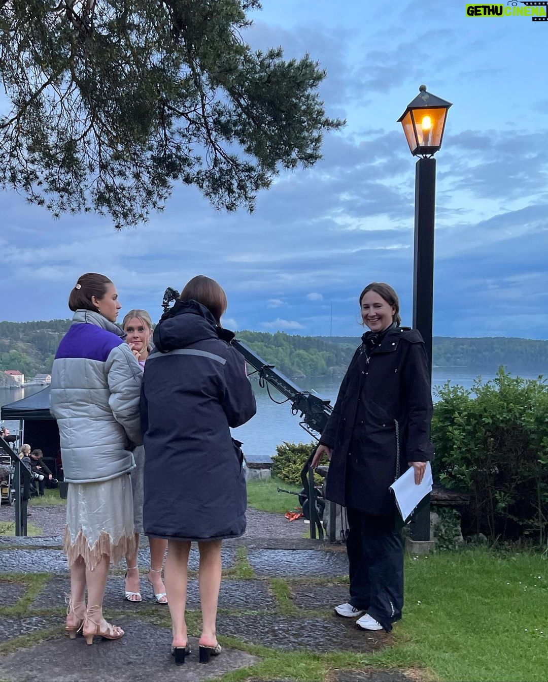 Alva Bratt - 4.9K Likes - alldeles lycklig av alla fina ord från er som har tittat 🧚♂️♥️ <~~~> tack igen till ett fantastiskt gäng, här är några ~
@amandaadolfsson_director @frida_asp123 @fatimavarhos @camilla_ahlgren @forsman.forsman @ragnaj @igamikler @mackiable @madeleinethorcostumedesign @claralla @mwbyemma @clarabergquist @p.cabbe @aliciaeichenholz @biancakuylenstierna @dominika.newelska @esmalda @maggiewidstrand @coj_casting @wilfen @nikivalinger @sofusforssell @linnealrsson @carolinnfranklin @fanni_metelius @sarah_p_nicastro @aspvarhos @jangfeldt @maxulveson @carsten_bjornlund @letitiawardact @nicoleberki @christiankaktus @hannesalin 🪻