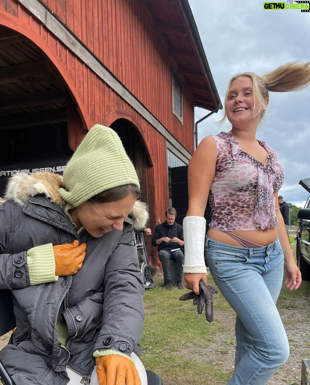 Alva Bratt - 4.9K Likes - alldeles lycklig av alla fina ord från er som har tittat 🧚♂️♥️ <~~~> tack igen till ett fantastiskt gäng, här är några ~
@amandaadolfsson_director @frida_asp123 @fatimavarhos @camilla_ahlgren @forsman.forsman @ragnaj @igamikler @mackiable @madeleinethorcostumedesign @claralla @mwbyemma @clarabergquist @p.cabbe @aliciaeichenholz @biancakuylenstierna @dominika.newelska @esmalda @maggiewidstrand @coj_casting @wilfen @nikivalinger @sofusforssell @linnealrsson @carolinnfranklin @fanni_metelius @sarah_p_nicastro @aspvarhos @jangfeldt @maxulveson @carsten_bjornlund @letitiawardact @nicoleberki @christiankaktus @hannesalin 🪻